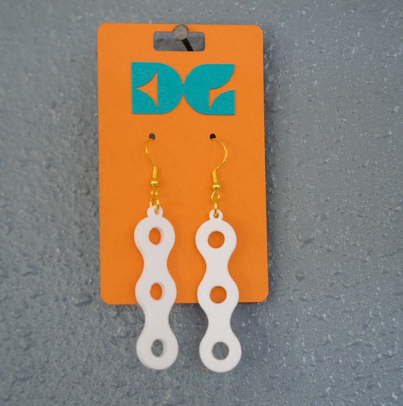 white clean chain earrings