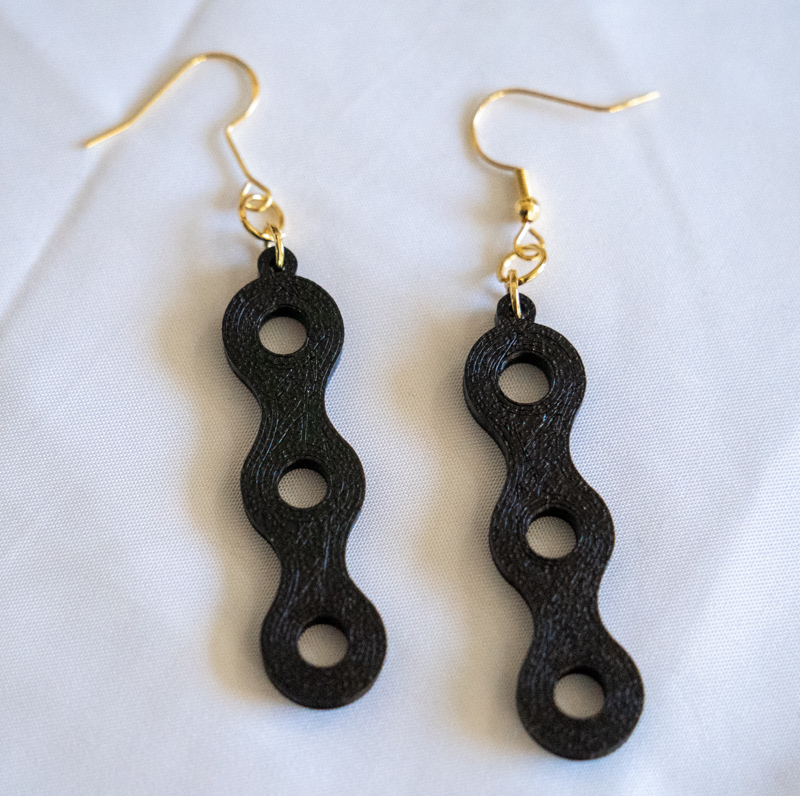 black clean chain earrings
