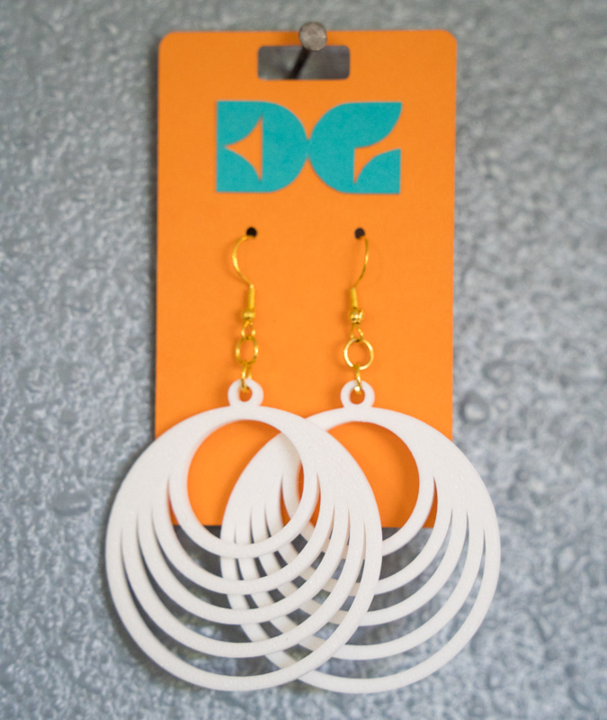 white feeling loopy earrings